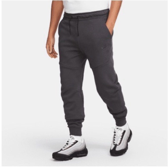 Nike Tech Set - Picture 2 of 12